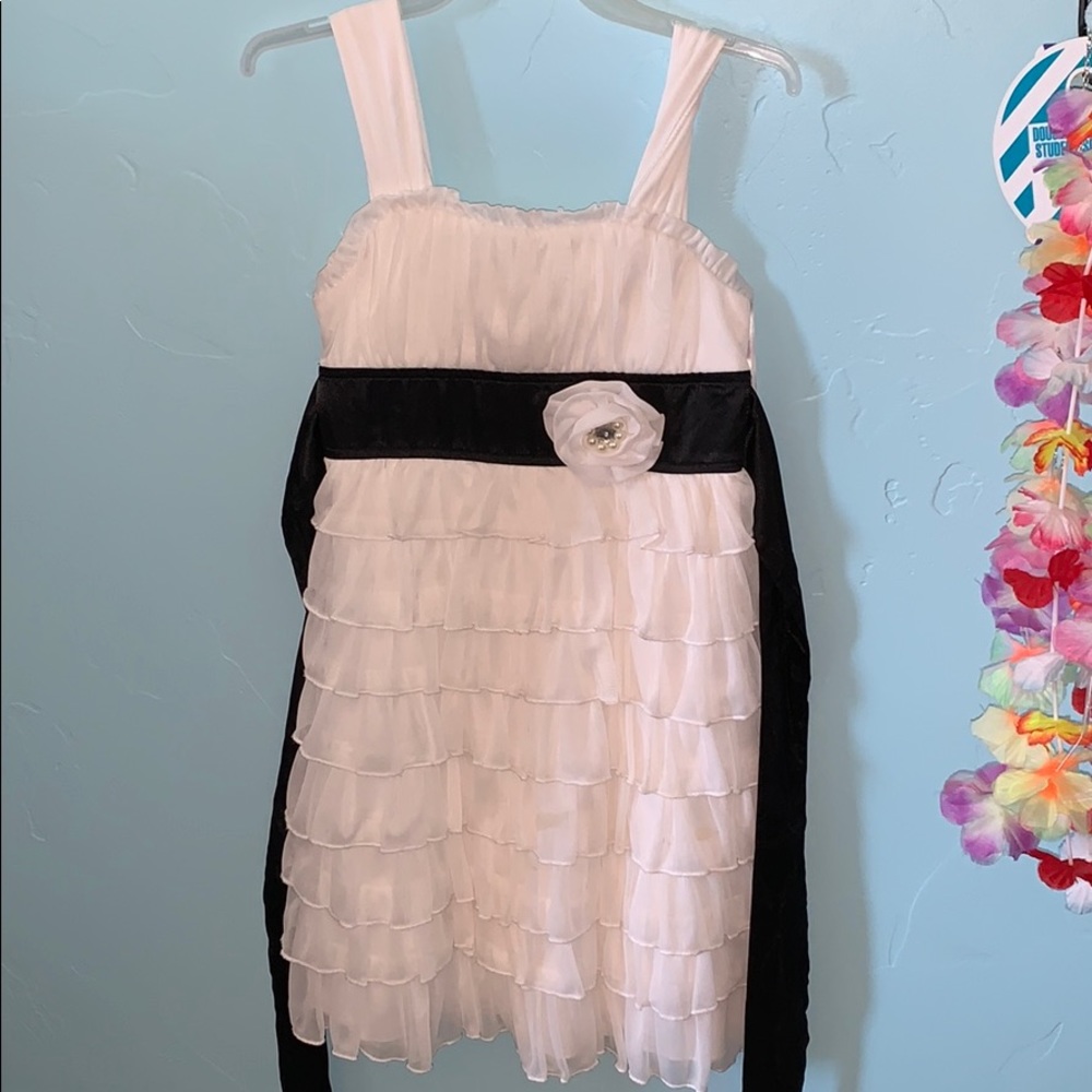 Black and white size 8 from mymichchelle.